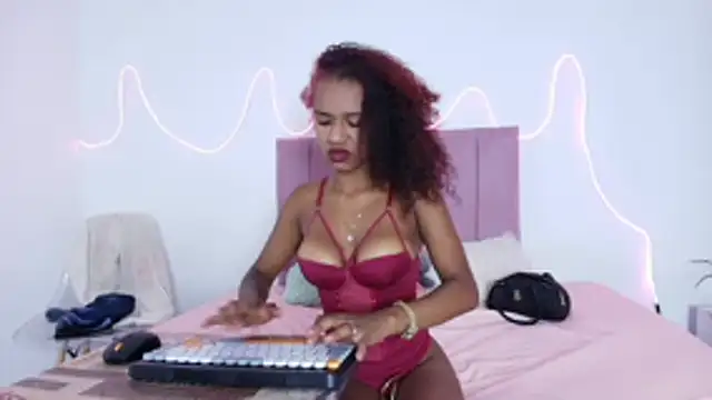 Snapshot of Valerin_salazar chatting on 7, 11, 2025 Valerin salazar online show from 7, 11, 2025