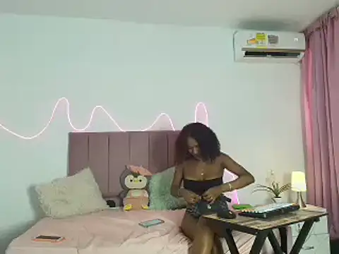 Snapshot of Valerin_salazar chatting on 10, 11, 2025 Valerin salazar online show from 10, 11, 2025