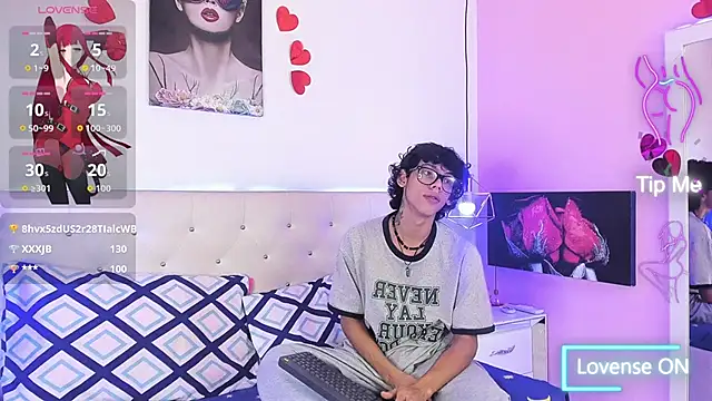 Snapshot of Thedoll_ethan7 chatting on 23, 10, 2025 Thedoll ethan7 online show from 23, 10, 2025