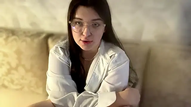 Snapshot of CarylWeatherholtz chatting on 9, 10, 2025 CarylWeatherholtz online show from 9, 10, 2025