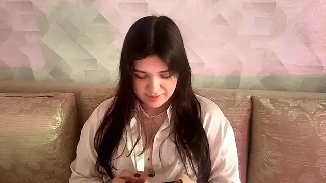 Snapshot of CarylWeatherholtz chatting on 12, 10, 2025 CarylWeatherholtz online show from 12, 10, 2025