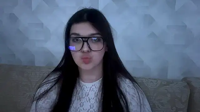 Snapshot of CarylWeatherholtz chatting on 18, 11, 2025 CarylWeatherholtz online show from 18, 11, 2025