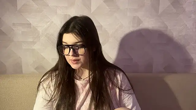 Snapshot of CarylWeatherholtz chatting on 20, 11, 2025 CarylWeatherholtz online show from 20, 11, 2025