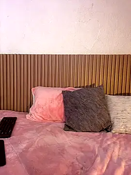 Alisha Olsen  online show from 8, 10, 2025