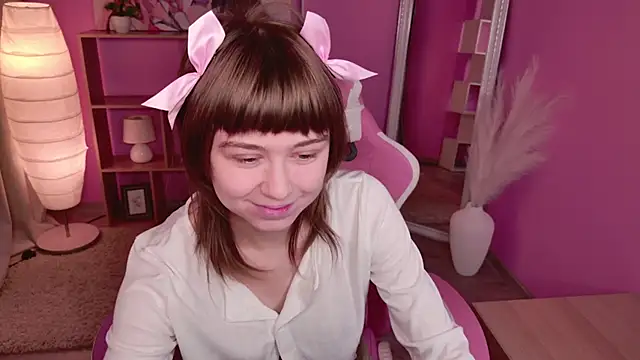 Snapshot of Katie_ktk chatting on 25, 11, 2025 Katie ktk online show from 25, 11, 2025