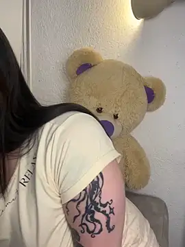 Snapshot of NicoleLeinn chatting on 22, 10, 2025 NicoleLeinn online show from 22, 10, 2025