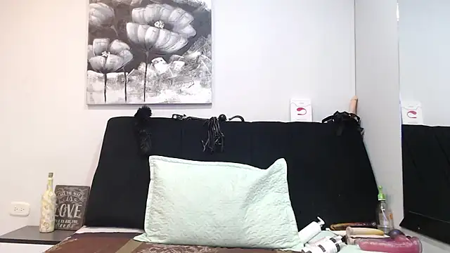 DonnaJoness online show from 6, 11, 2025