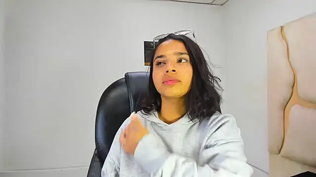 Snapshot of ScarletDoll chatting on 28, 10, 2025 ScarletDoll online show from 28, 10, 2025