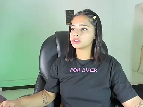 Snapshot of ScarletDoll chatting on 30, 10, 2025 ScarletDoll online show from 30, 10, 2025