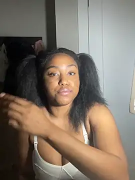 Snapshot of princesslivv chatting on 27, 3, 2026 princesslivv online show from 27, 3, 2026