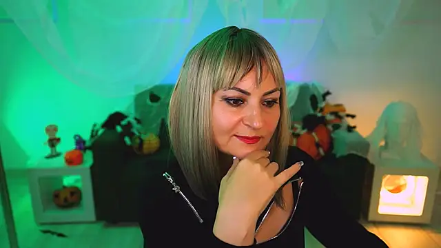 Snapshot of HelenBeler chatting on 1, 11, 2025 HelenBeler online show from 1, 11, 2025