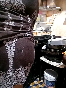 Snapshot of Mayamimi chatting on 14, 10, 2025 Mayamimi online show from 14, 10, 2025