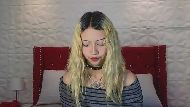 Snapshot of Lucy_n_pink chatting on 24, 10, 2025 Lucy n pink online show from 24, 10, 2025