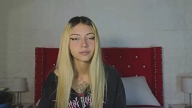 Snapshot of Lucy_n_pink chatting on 7, 11, 2025 Lucy n pink online show from 7, 11, 2025