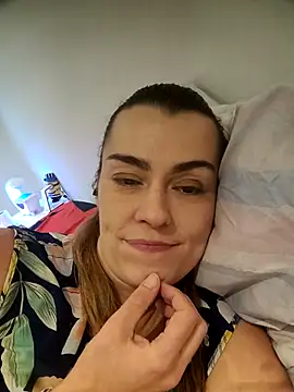 Snapshot of Carolinemiam chatting on 16, 10, 2025 Carolinemiam online show from 16, 10, 2025