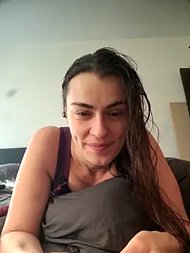 Snapshot of Carolinemiam chatting on 4, 3, 2026 Carolinemiam online show from 4, 3, 2026