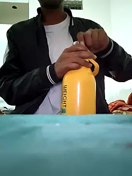 Snapshot of onlymasti00 chatting on 5, 11, 2025 onlymasti00 online show from 5, 11, 2025