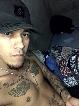 Snapshot of tattoos22 chatting on 13, 11, 2025 tattoos22 online show from 13, 11, 2025