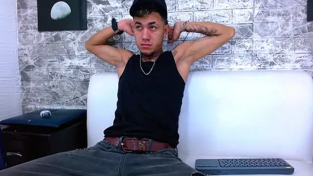 Snapshot of tattoos22 chatting on 29, 11, 2025 tattoos22 online show from 29, 11, 2025