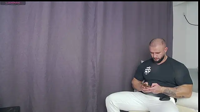 Snapshot of RickyMiami1 chatting on 20, 11, 2025 RickyMiami1 online show from 20, 11, 2025