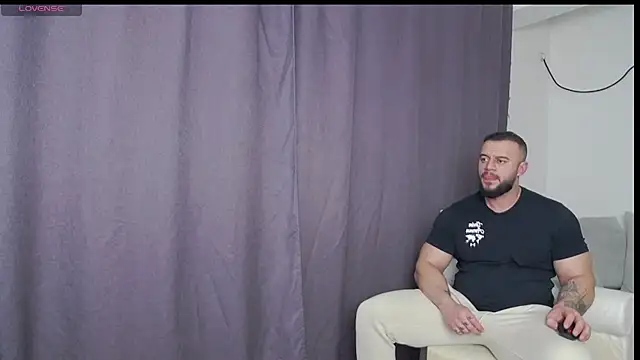 Snapshot of RickyMiami1 chatting on 17, 2, 2026 RickyMiami1 online show from 17, 2, 2026