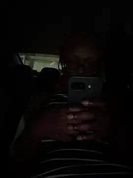 CinnaCakesss online show from 4, 4, 2026