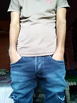 Snapshot of YourTarzan chatting on 23, 10, 2025 YourTarzan online show from 23, 10, 2025