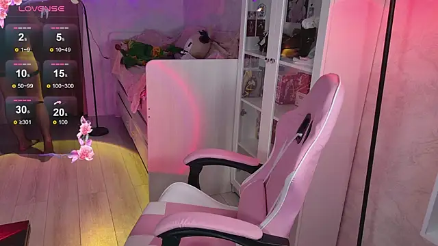 MiraJadee online show from 10, 10, 2025