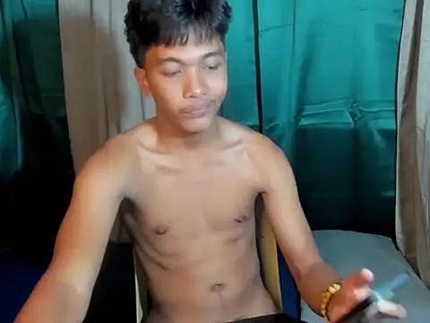 chris hot asian loverboy online show from 31, 3, 2026