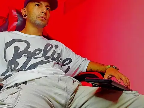 Tayler bennet  online show from 6, 10, 2025