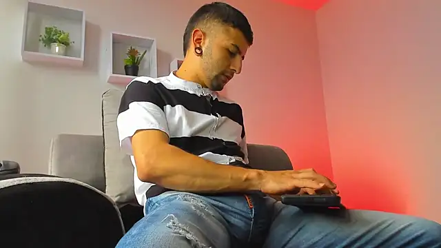 Tayler bennet  online show from 7, 10, 2025