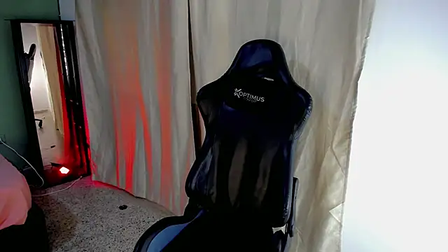 dilan hott  online show from 11, 11, 2025