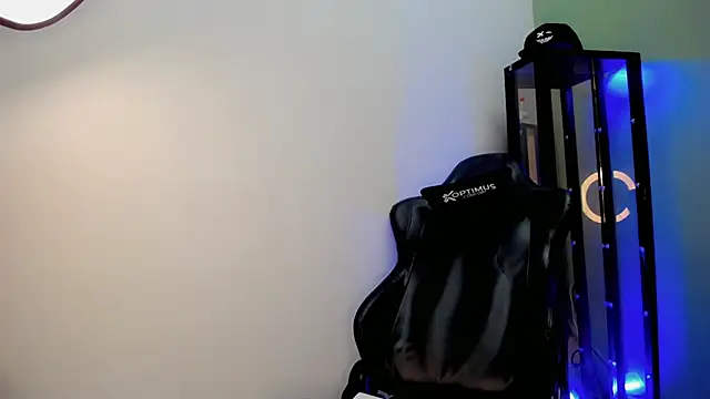 dilan hott  online show from 2, 12, 2025