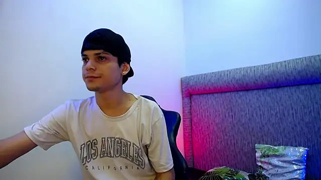 dilan hott  online show from 2, 2, 2026