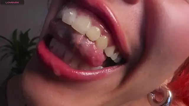 Snapshot of bri_von_dhara__ chatting on 14, 10, 2025 bri von dhara online show from 14, 10, 2025