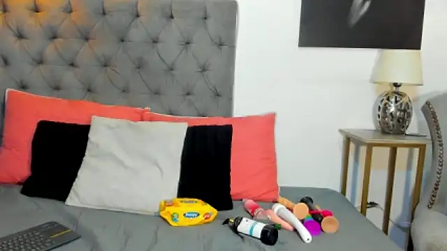 nahiroby ebony online show from 3, 12, 2025