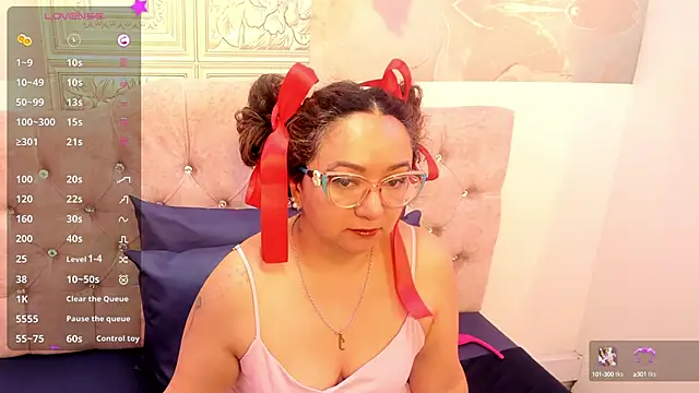 leyla smithh online show from 15, 10, 2025