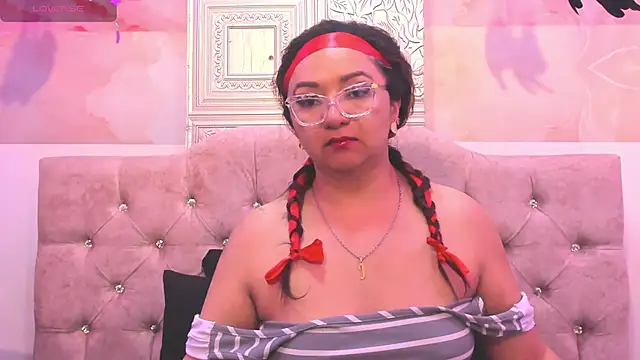 leyla smithh online show from 10, 11, 2025