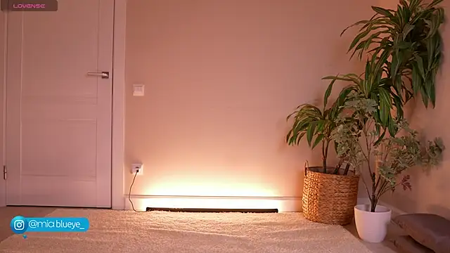 Snapshot of Miablueye chatting on 2, 11, 2025 Miablueye online show from 2, 11, 2025