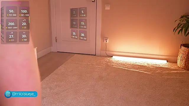 Snapshot of Miablueye chatting on 9, 11, 2025 Miablueye online show from 9, 11, 2025