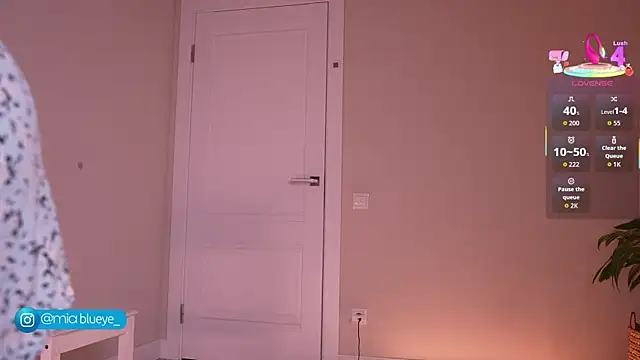 Snapshot of Miablueye chatting on 14, 11, 2025 Miablueye online show from 14, 11, 2025