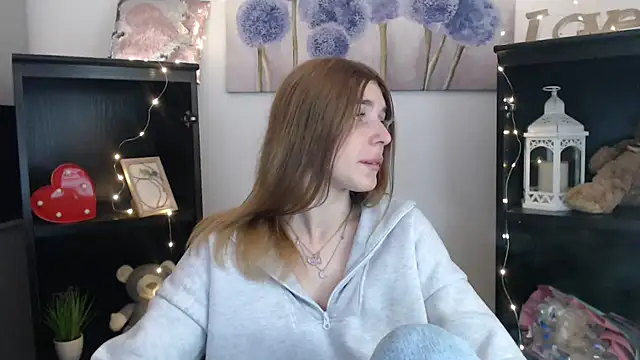 JuiceLips   online show from 9, 10, 2025