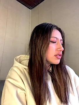 KloePink  online show from 5, 12, 2025