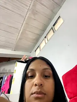 Snapshot of Messy-diana21 chatting on 8, 11, 2025 Messy-diana21 online show from 8, 11, 2025