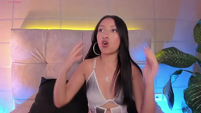 Luna Moo  online show from 11, 10, 2025