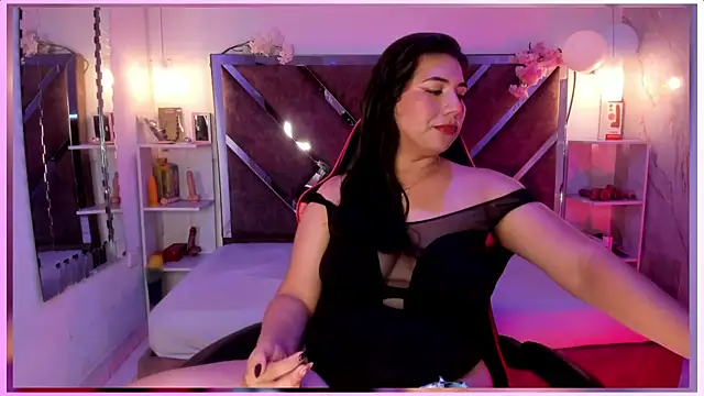 BBWCloe  online show from 18, 10, 2025