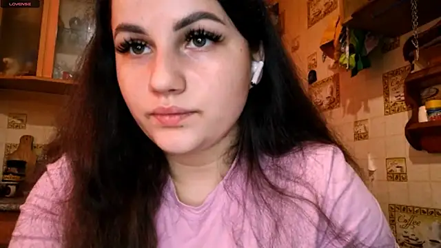 DierdreCousineau online show from 16, 11, 2025