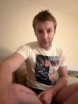 Snapshot of blueblondguy chatting on 21, 10, 2025 blueblondguy online show from 21, 10, 2025