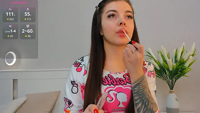 Snapshot of AuroraVice chatting on 5, 11, 2025 AuroraVice online show from 5, 11, 2025