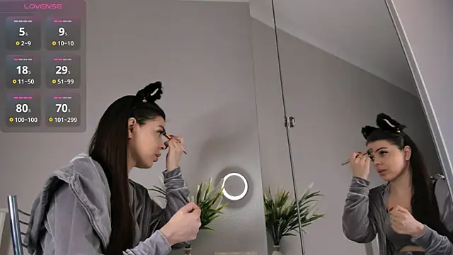 Snapshot of AuroraVice chatting on 24, 11, 2025 AuroraVice online show from 24, 11, 2025